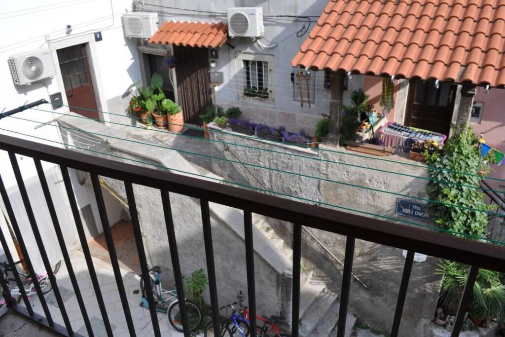 Apartment Veli Dvor Cres Exterior foto